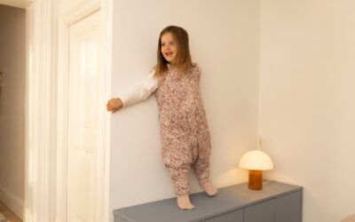 Saco de dormir o pijama manta: diferencias y cuál elegir para tu peque